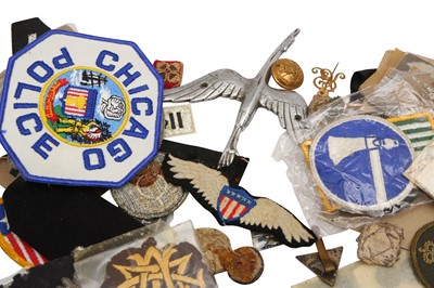 Lot 115 - A QUANTITY OF CLOTH BADGES