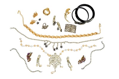 Lot 6 - A COLLECTION OF COSTUME JEWELLERY
