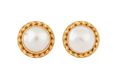 Lot 219 - A PAIR OF MABÉ PEARL EARRINGS