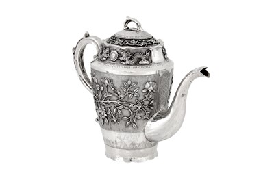 Lot 153 - An early 20th century Chinese export provincial unmarked silver coffee pot, possibly Tianjin circa 1920