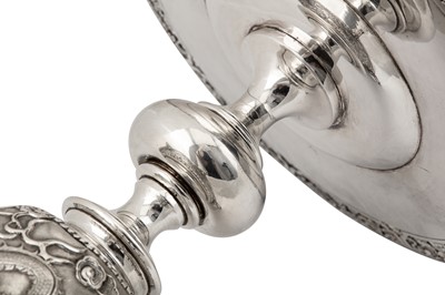 Lot 162 - A rare late 19th / early 20th century Chinese Export silver epergne centrepiece, Canton circa 1900 by by Qiu Ji, retailed by Wang Hing