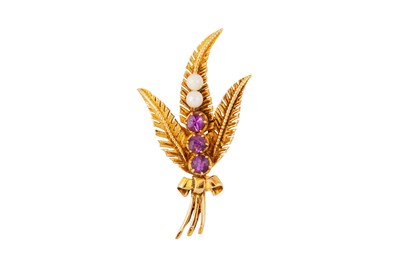 Lot 127 - AN AMETHYST AND PEARL BROOCH