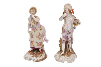 Lot 149 - A PAIR OF 19TH CENTURY SITZENDORF COURTING FIGURES