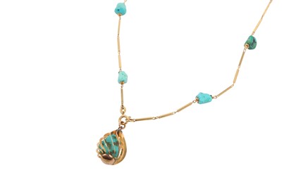 Lot 52 - A TURQUOISE NECKLACE AND PENDANT
