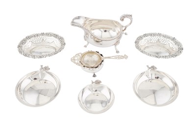 Lot 108 - A mixed group of sterling silver