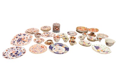 Lot 151 - A QUANTITY OF CERAMICS WITH JAPANESE INSPIRED DECORATION, 19TH CENTURY
