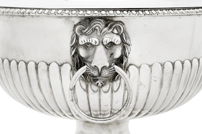 Lot 92 - An early 19th century Indian colonial silver twin handled tureen, Madras circa 1825 by George Gordon & Co (active 1821-48)