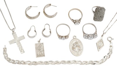 Lot 31 - A GROUP OF SILVER JEWELLERY