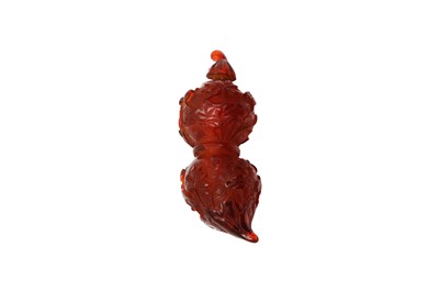 Lot 889 - A CHINESE AMBER DOUBLE-GOURD SNUFF BOTTLE