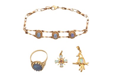Lot 47 - A SMALL COLLECTION OF OPAL SET JEWELLERY