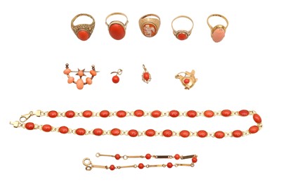 Lot 5 - A COLLECTION OF CORAL/SHELL SET JEWELLERY