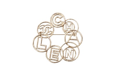 Lot 389 - Chanel CC Circle Logo Brooch