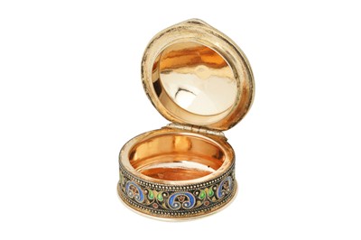 Lot 34 - An early 20th century 900 standard silver gilt and cloisonné enamel pill box, Vienna circa 1910 by Georg Adam Scheid (1838-1921, reg. 1882)