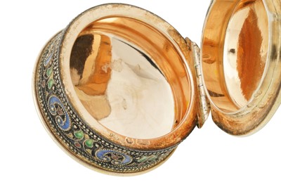 Lot 34 - An early 20th century 900 standard silver gilt and cloisonné enamel pill box, Vienna circa 1910 by Georg Adam Scheid (1838-1921, reg. 1882)