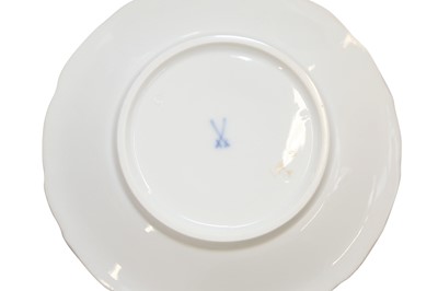 Lot 169 - A MEISSEN PORCELAIN 'RED DRAGON' PATTERN PART SERVICE