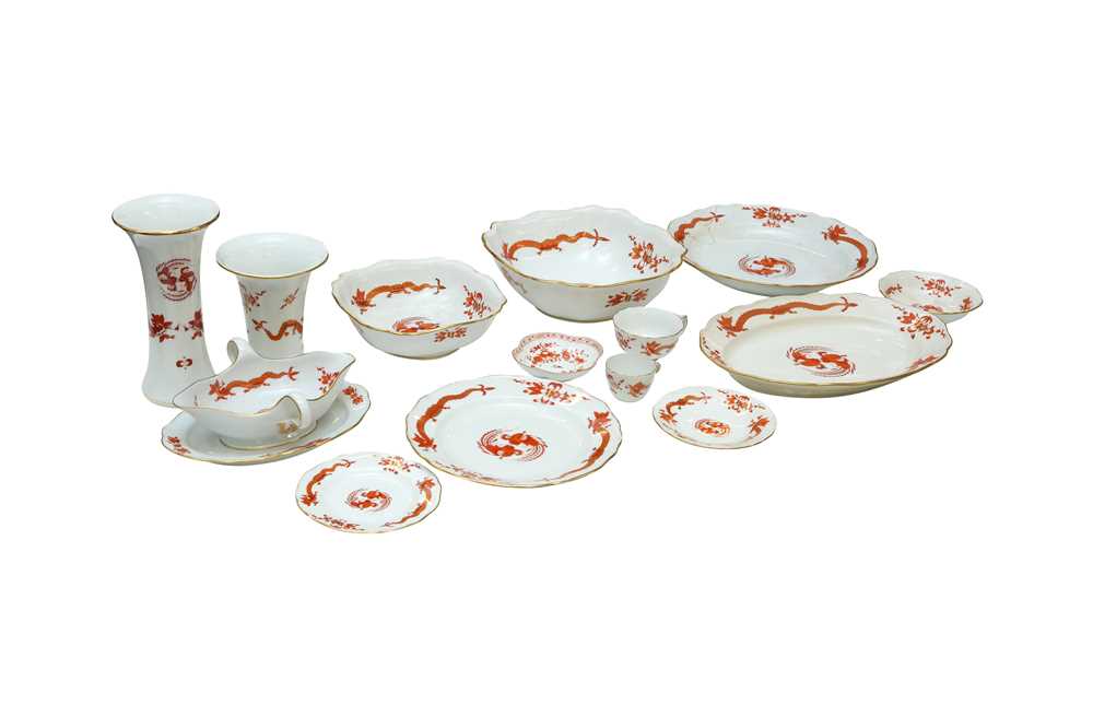 Lot 169 - A MEISSEN PORCELAIN 'RED DRAGON' PATTERN PART SERVICE