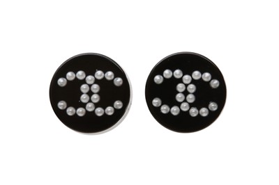 Lot 480 - Chanel Black CC Inclusion Pierced Earrings