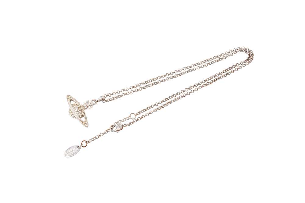 Lot 588 - Vivienne Westwood Orb Fine Chain Necklace