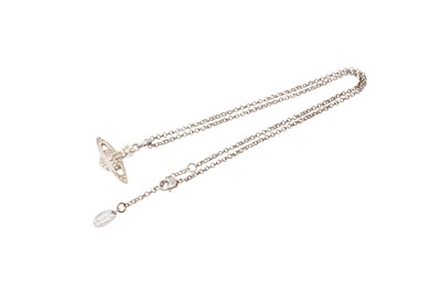 Lot 588 - Vivienne Westwood Orb Fine Chain Necklace