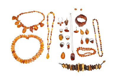 Lot 42 - A MISCELLANEOUS GROUP OF AMBER JEWELLERY