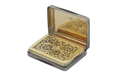 Lot 10 - A George IV sterling silver vinaigrette, Birmingham 1821 by Lawrence and Co
