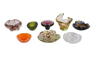 Lot 237 - A COLLECTION OF STUDIO AND ART GLASS BOWLS, 20TH CENTURY