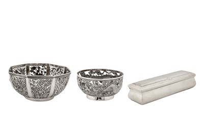 Lot 140 - Two early 20th century Chinese export silver bowls, Canton circa 1900 by Jin Luo He, retailed by Wang Hing