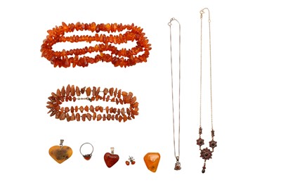 Lot 39 - A MISCELLANEOUS GROUP OF AMBER JEWELLERY