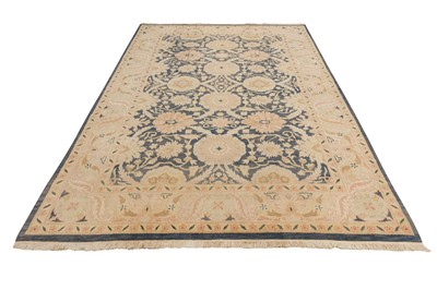 Lot 39 - A FINE ARTS & CRAFTS DESIGN CARPET