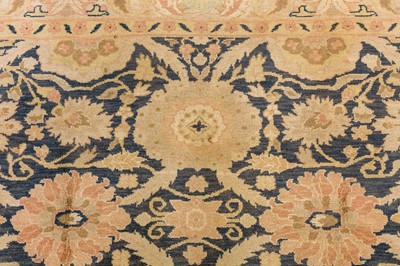 Lot 39 - A FINE ARTS & CRAFTS DESIGN CARPET