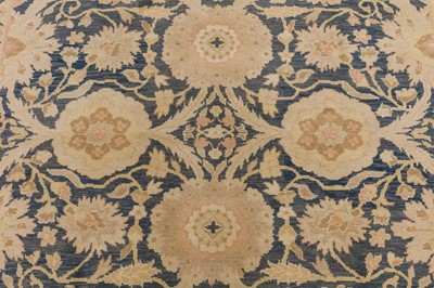 Lot 39 - A FINE ARTS & CRAFTS DESIGN CARPET