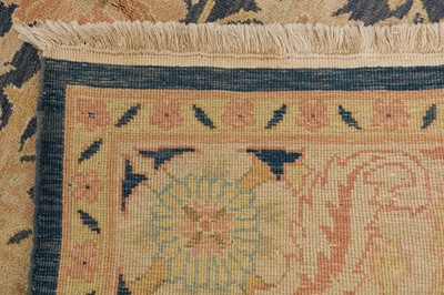 Lot 39 - A FINE ARTS & CRAFTS DESIGN CARPET