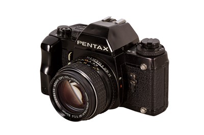 Lot 161 - A Pentax LX 35mm SLR Camera Outfit