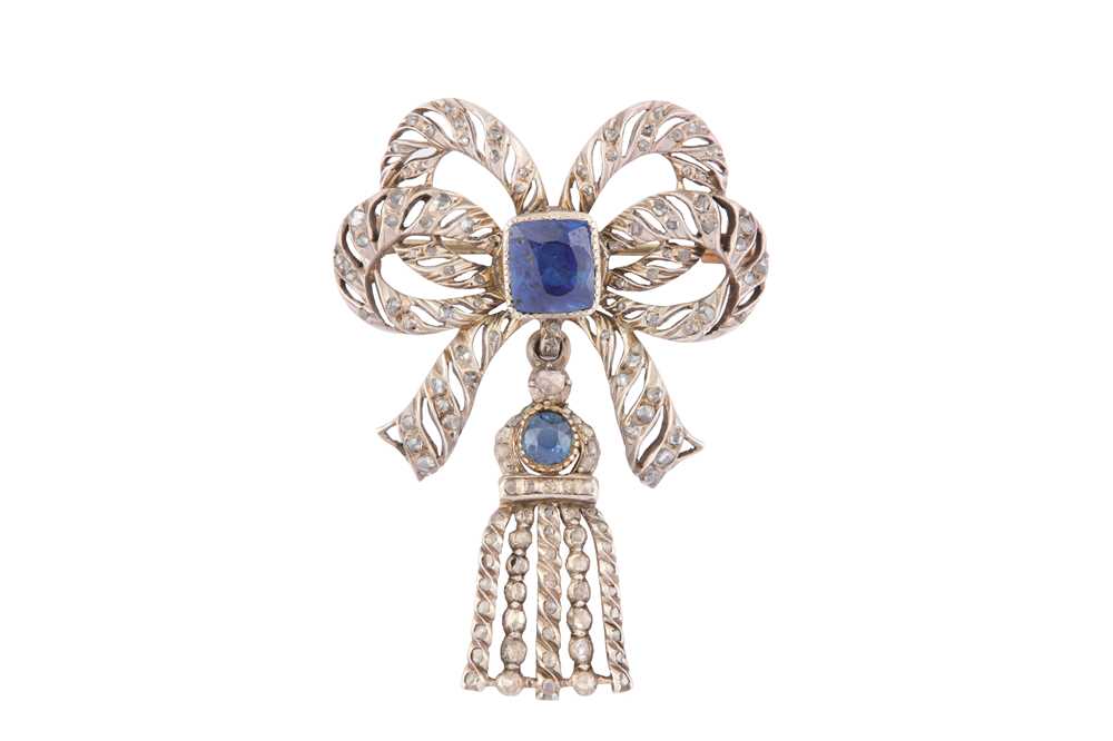 Lot 13 - A BOW SAPPHIRE AND DIAMOND BROOCH