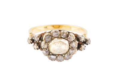 Lot 233 - A DIAMOND CLUSTER RING