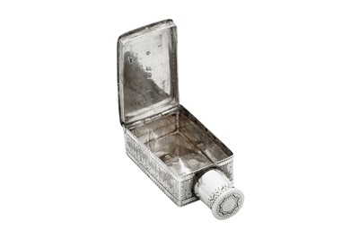 Lot 15 - An unusual George III sterling silver vinaigrette, Birmingham 1813 by Cocks and Bettridge