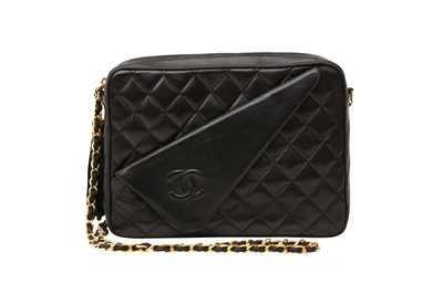 Chanel 90's Vintage Diamond Quilted CC Shoulder Bag