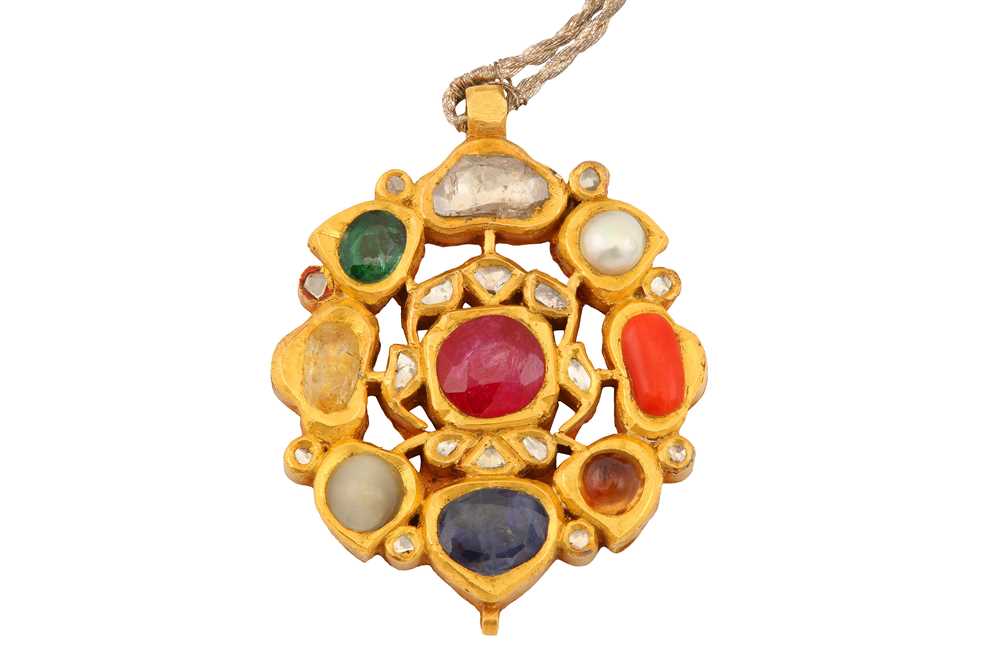 Lot 484 - A NAVRATNA NINE GEM-SET NECKLACE PENDANT