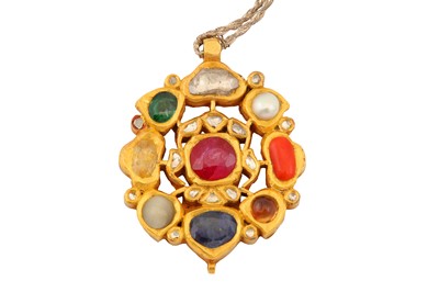 Lot 484 - A NAVRATNA NINE GEM-SET NECKLACE PENDANT