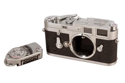 Lot 398 - A Leica M3 Rangefinder Camera Body