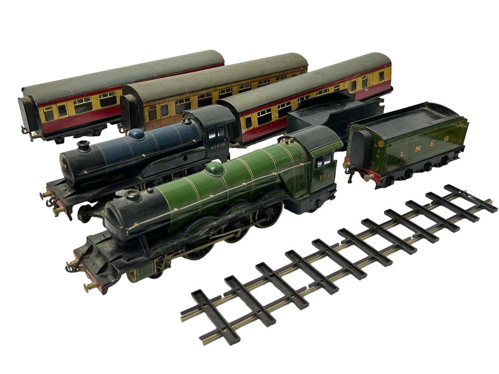 Lot 262 O GAUGE LOCOMOTIVES