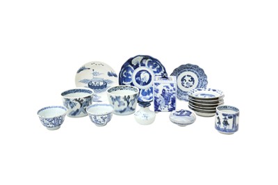 Lot 984 - A GROUP OF JAPANESE AND CHINESE BLUE AND WHITE PORCELAIN