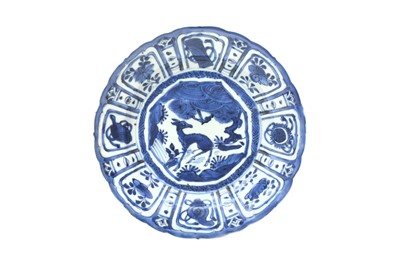Lot 63 - A CHINESE BLUE AND WHITE KRAAK 'DEER' DISH