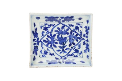 Lot 58 - A CHINESE BLUE AND WHITE RECTANGULAR TRAY