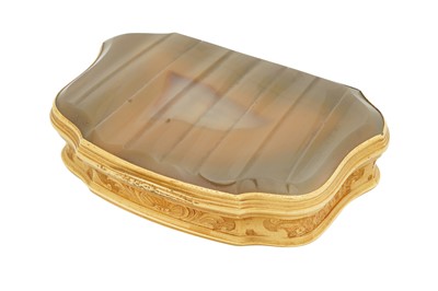 Lot 47 - A mid-18th century George II unmarked gold mounted agate snuff box, circa 1750