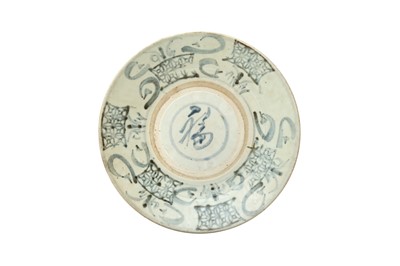 Lot 618 - A CHINESE BLUE AND WHITE DISH