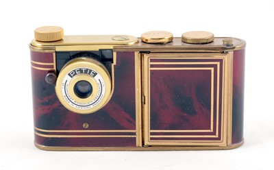 Lot 230 - Kunik Petie Camera Vanity Set