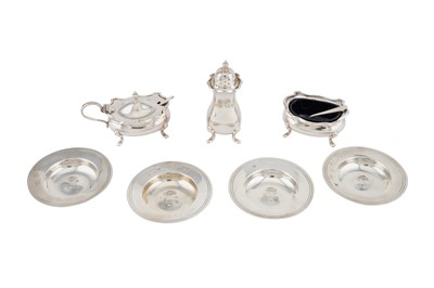 Lot 162 - A mixed group of sterling silver