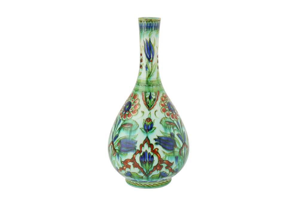 Lot 305 - AN IZNIK-STYLE CANTAGALLI POTTERY VASE