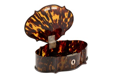Lot 508 - λ A SINHALESE TORTOISESHELL LIDDED BOX MADE FOR THE EUROPEAN MARKET